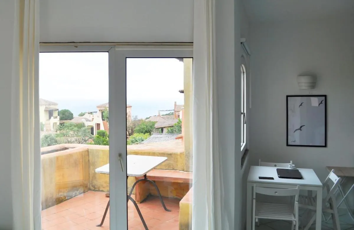 Semesterbostad Casa Bianca Villa Isola Rossa  Italien